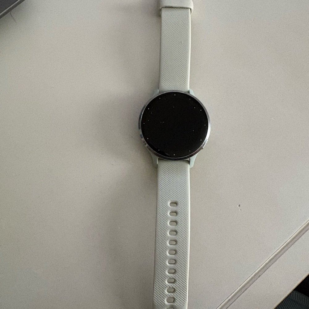 Garmin Smartwatch - White and Black